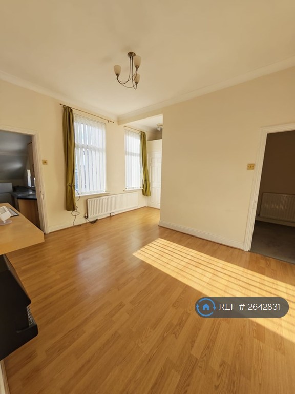 2 bedroom flat in Canterbury Street, South Shields, NE33 (2 bed) (#2642831)