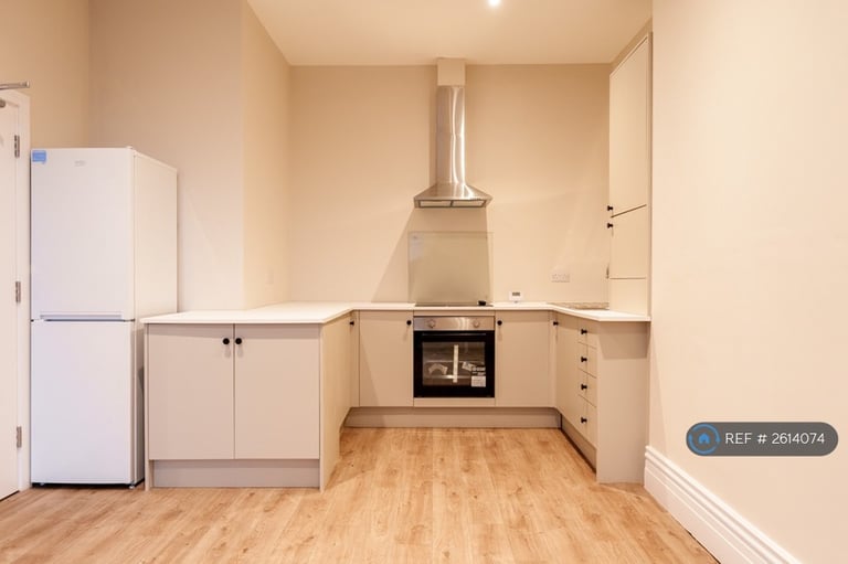 image for 1 bedroom flat in Hallfield House, Stockport, SK1 (1 bed) (#2614074)