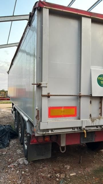 2010 Crane Fruehauf 63 yard, Tri-axle smoothside alloy tipper.