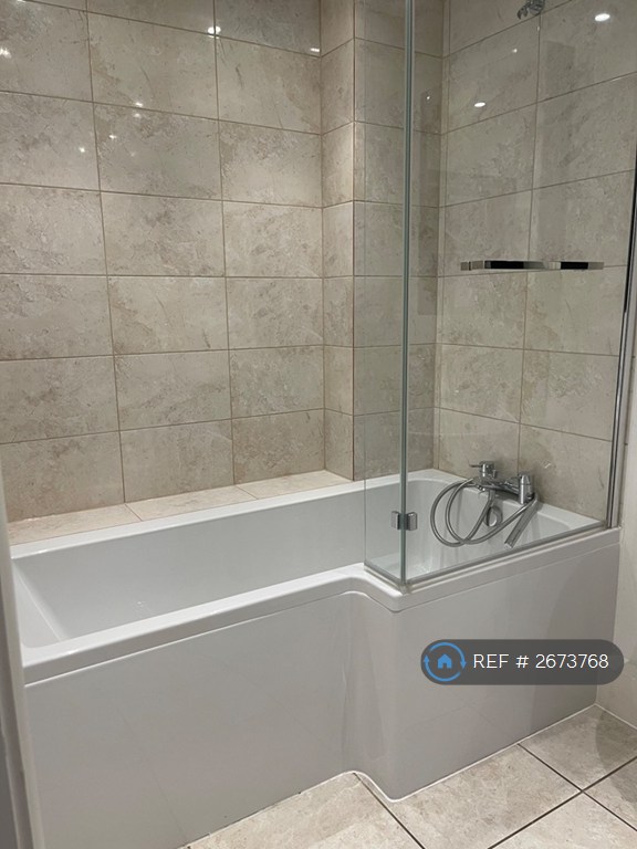 1 bedroom flat in Power House, London, W3 (1 bed) (#2673768)