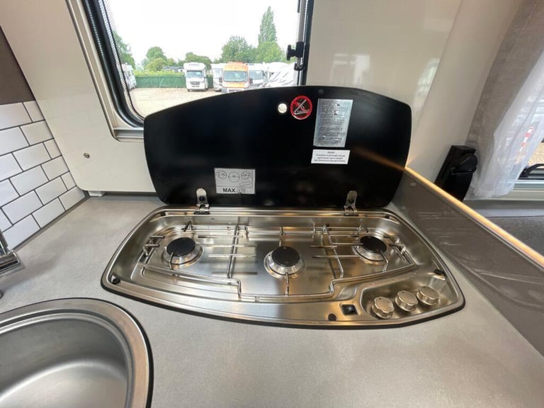 Estrusco T7400 QBC 4 berth 4 Belt Motorhome Rear garage 