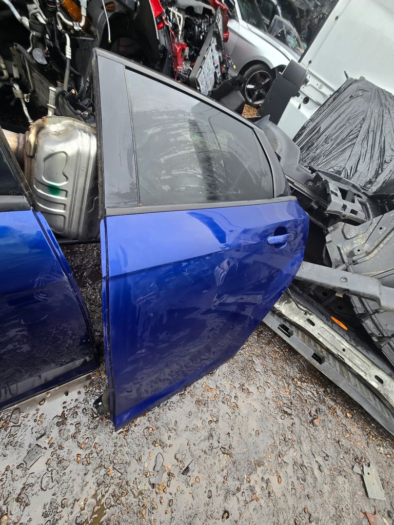Ford Focus Mk3 Rear Complete SINGLE Door Complete Blue Breaking Parts