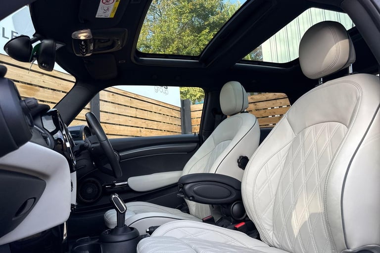 2022 MINI Hatch 1.5 Cooper Exclusive Hatchback 3dr Petrol Steptronic Euro 6 (s/s) (136 ps) HATCHB...