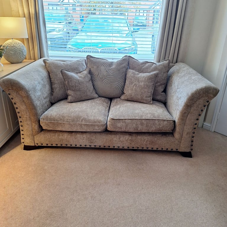 Stunning sofas x 2 beige/dark cream