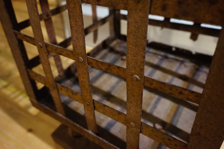 Oblisk, garden ornament