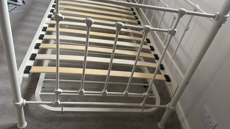 image for Elegant cream single day bed with extra camp bed 