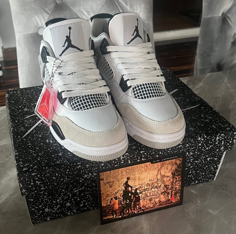 Air Jordan 4 Retro - UK 5 (EU 38) - New - Black/White - Unisex