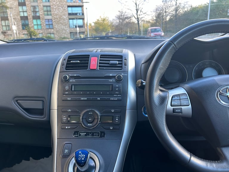 2011 Toyota, AURIS 1.8 hybrid, drives perfect, excellent condition,long mot 