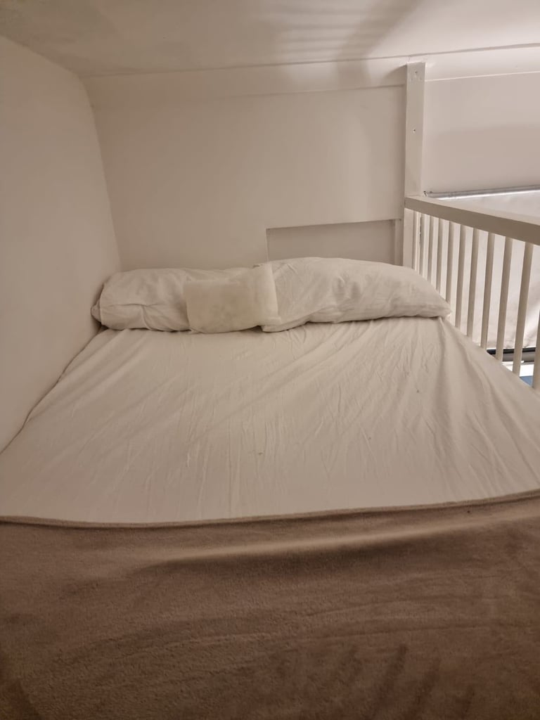 DSS FULHAM 1ST FL SELF CON STUDIO FLAT 10 MIN WALK TUBE &RIVER SHORT BUS RIDE TO CLAPHAM JUNCTION 