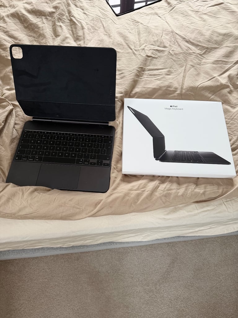 Apple Magic Keyboard for iPad Pro 13” M4 