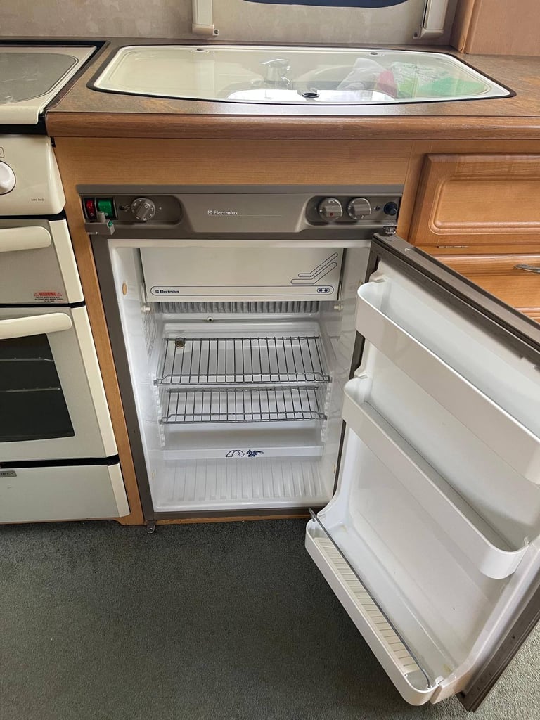 2003 Abbey Freestyle 520L SE – 4 Berth Caravan & Awnings