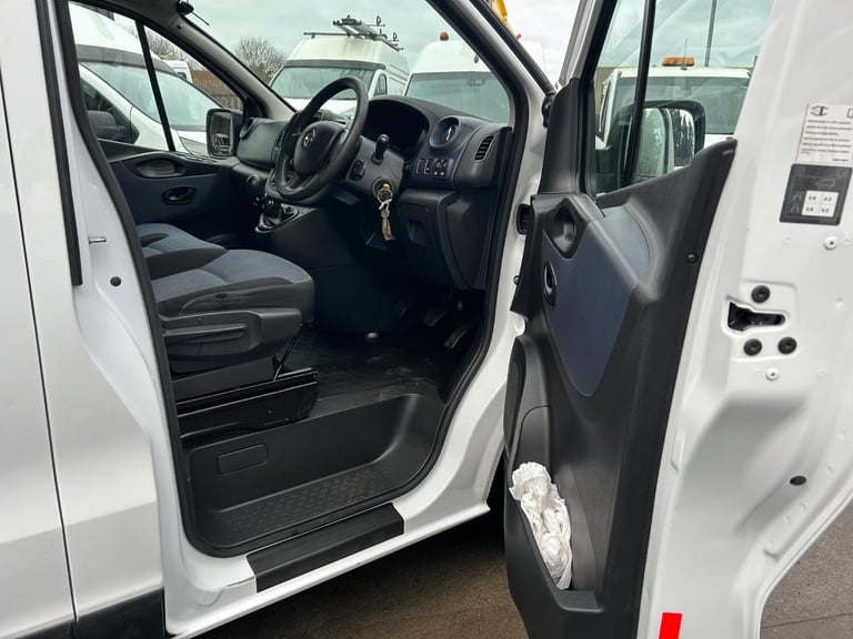 VAUXHALL VIVARO 1.6 CDTi 2900 L1H1 SWB LOW ROOF RACKING White Manual Diesel 2016