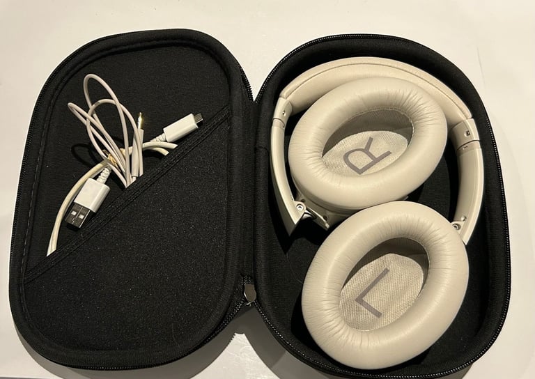 Bose QuietComfort 45 Wireless Over-Ear Headset - White Smoke (Refurbished)