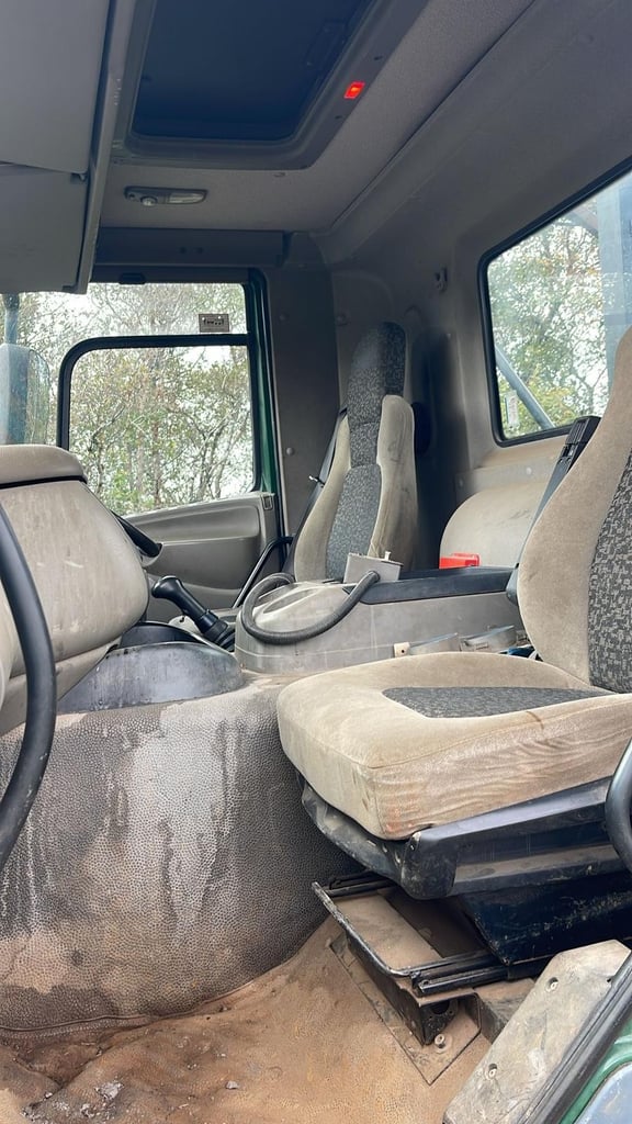  2010 (60) LEYLAND DAF CF 75.310 SKIP LOADER. 6X4. 26 TON GVW. BOUGHTON GEAR