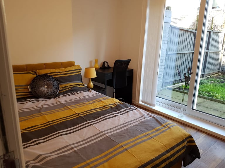 Double Room for Let