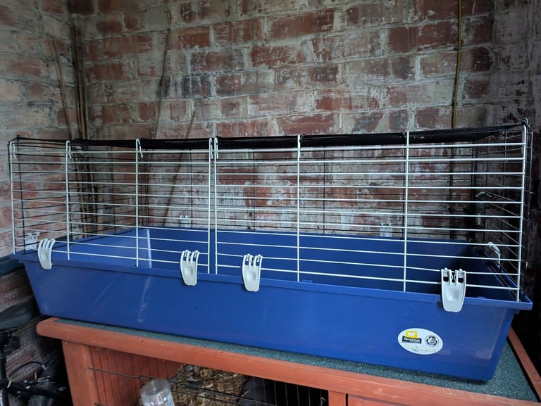 Indoor guinea pig cage