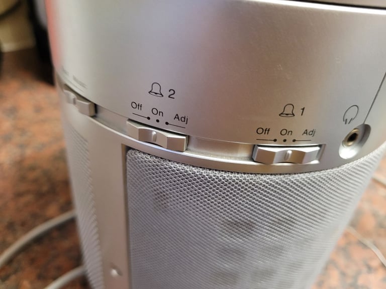 Roberts CR9936 programmable CD Radio Alarm 