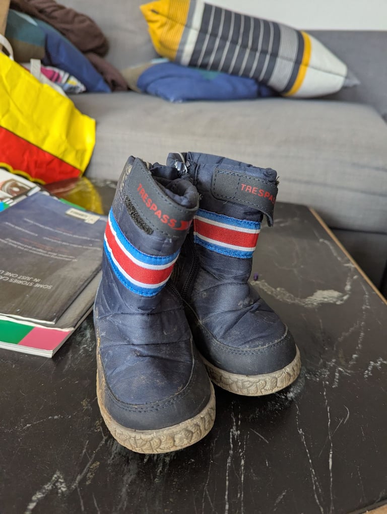 image for Trespass - kids snow boots UK 6.5