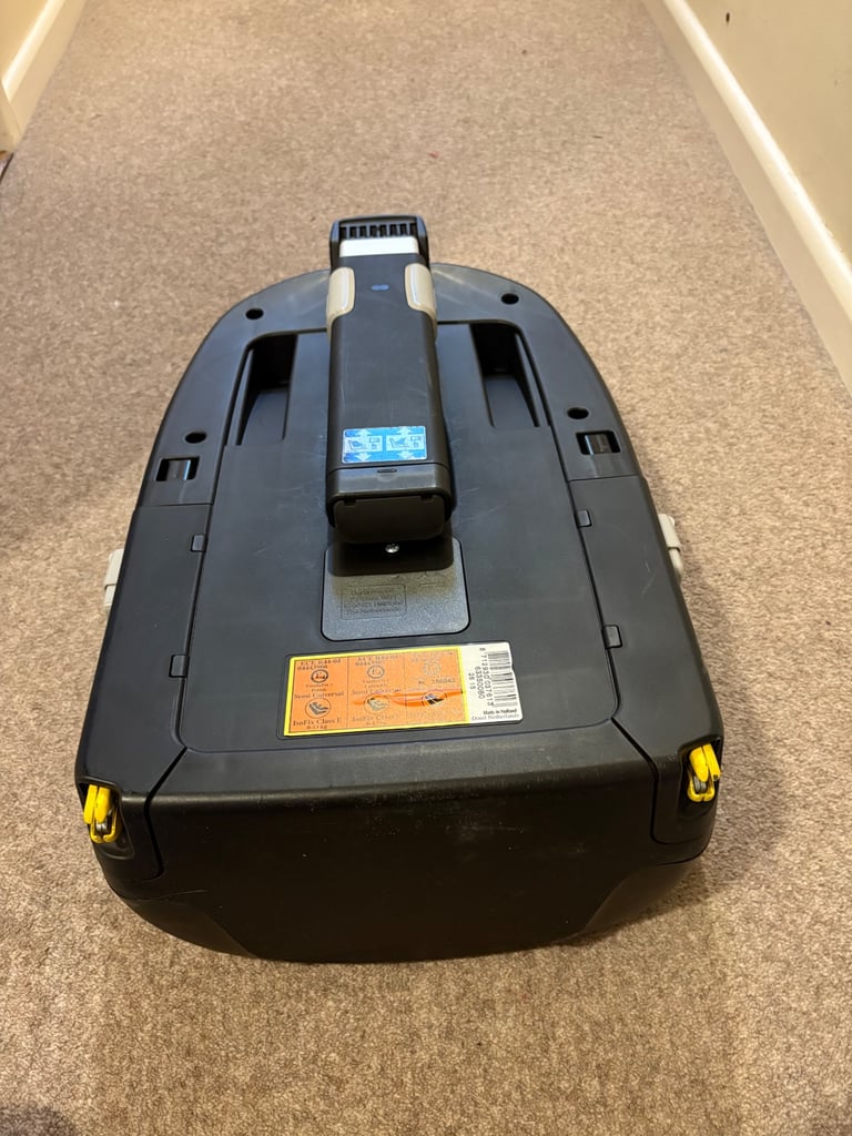 Maxi Cosi car seat and Isofix familyfix base