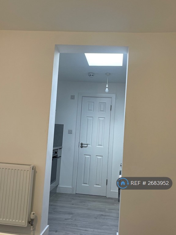 Studio flat in London, London, N18 (#2683952)