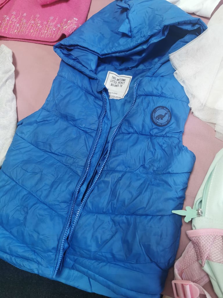 A set of clothes for a 5-6 year old girl. Most of the clothes are in good condition. 