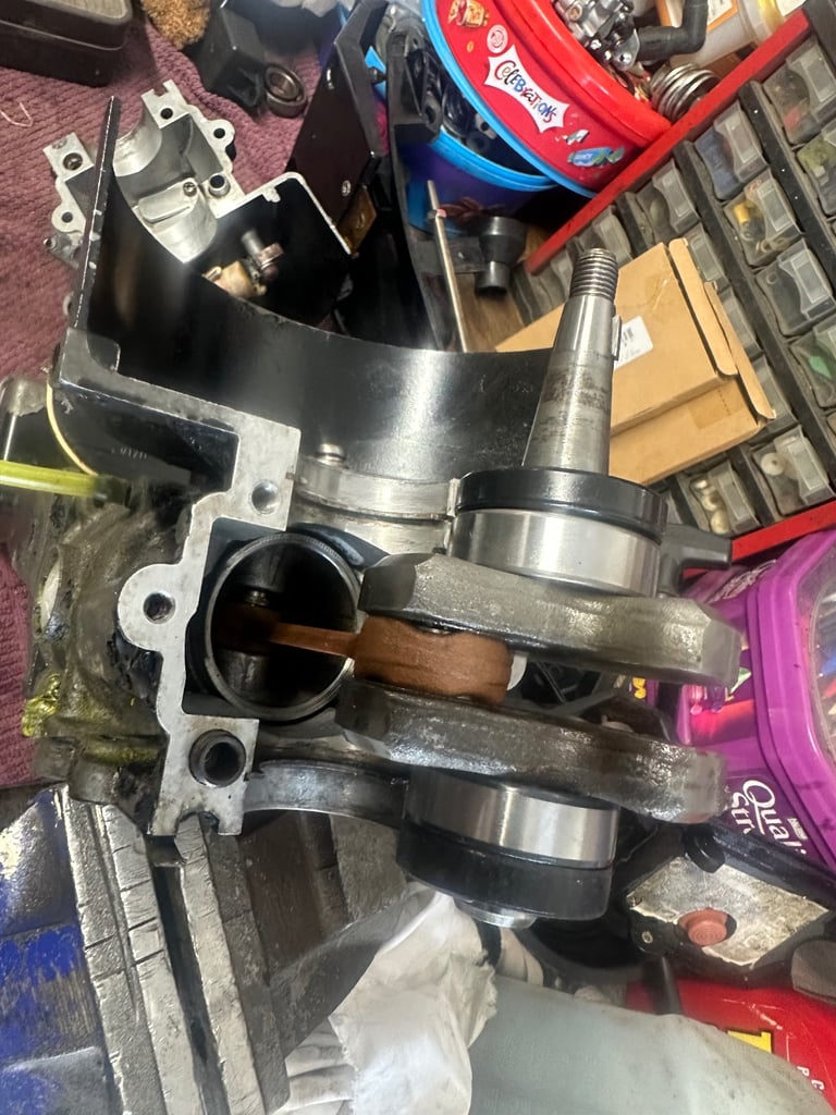 Mercury 3.3hp outboard motor short shaft boat engine. Runs and pumps water 