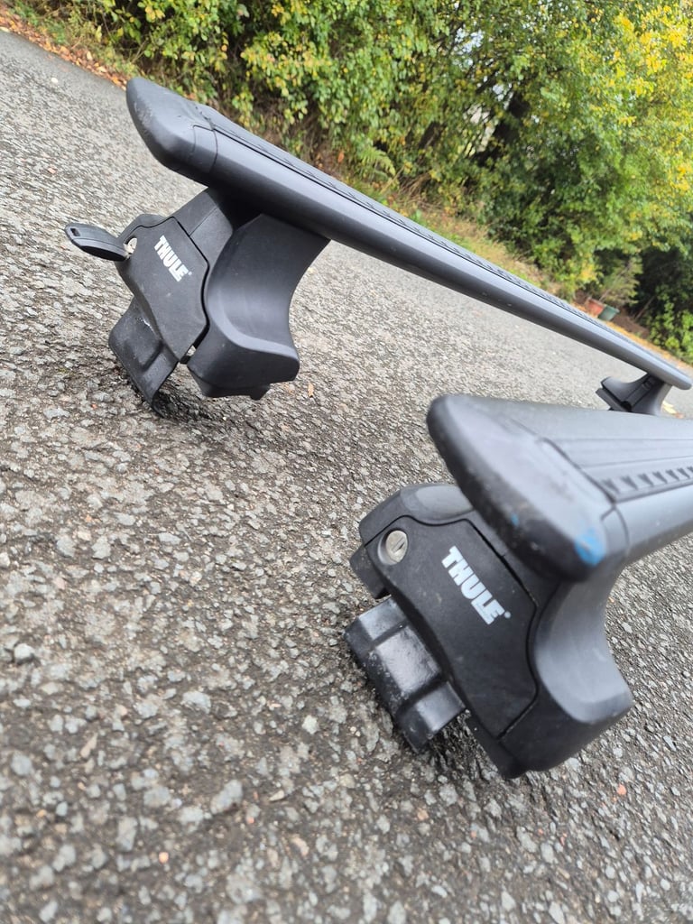 THULE roof bars black