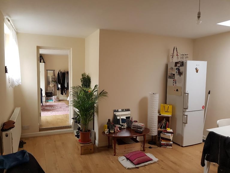 Self contained first floor one bedroom flat to let