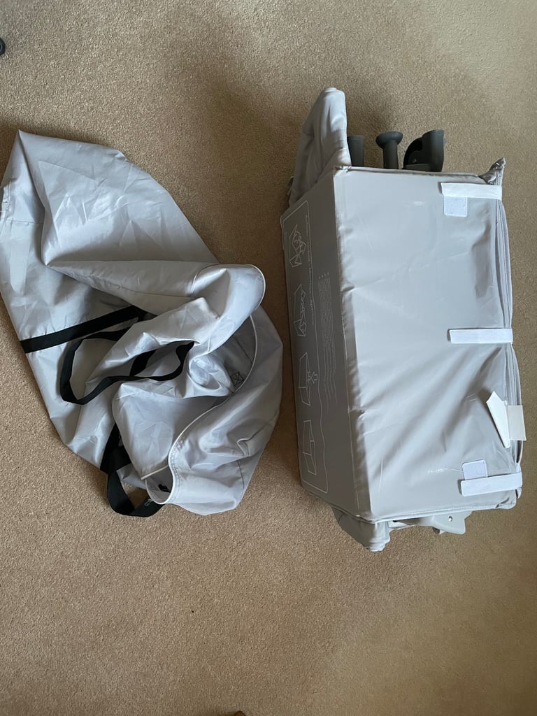 Hauck Travel Cot - lightweight & compact, perfect for sleepovers 