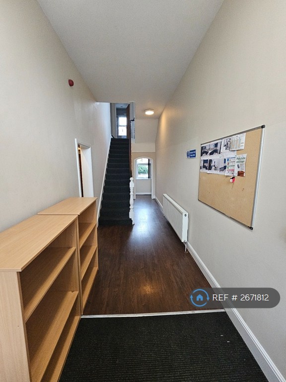 8 bedroom house in Wilbraham Road, Manchester, M14 (8 bed) (#2671812)