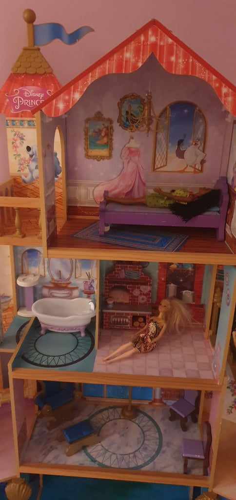Disney dolls house