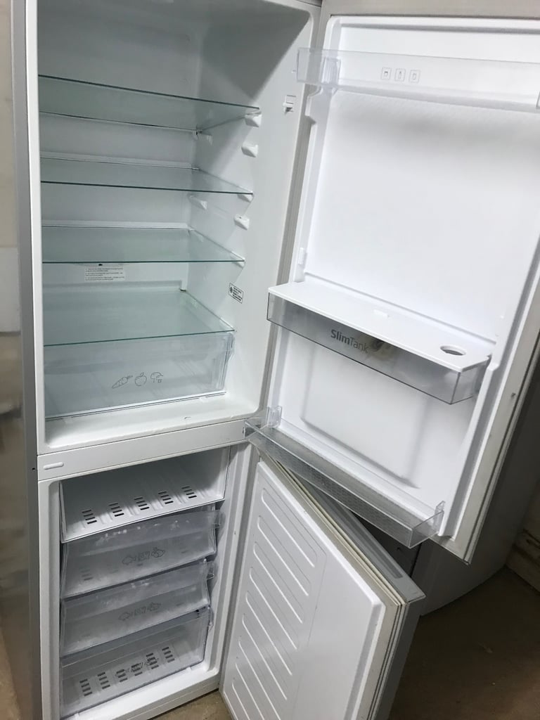 BEKO FRIDGE FREEZER WITH WATER DISPENSER IN EXCELLENT CONDITION £160