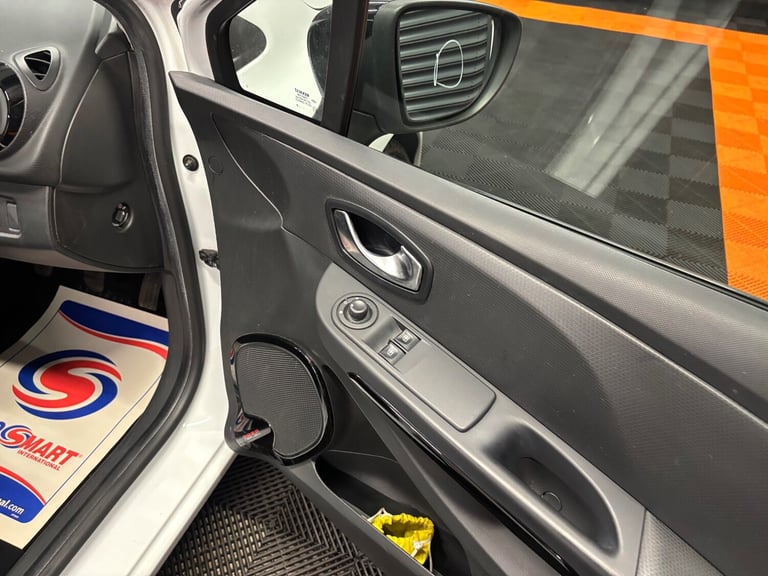 2015 Renault Clio 1.2 16V Dynamique MediaNav 5dr HATCHBACK Petrol Manual