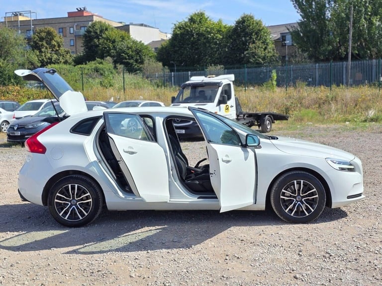 2019 Volvo V40 2.0 D2 Momentum Edition Auto Euro 6 (s/s) 5dr Hatchback Diesel Automatic