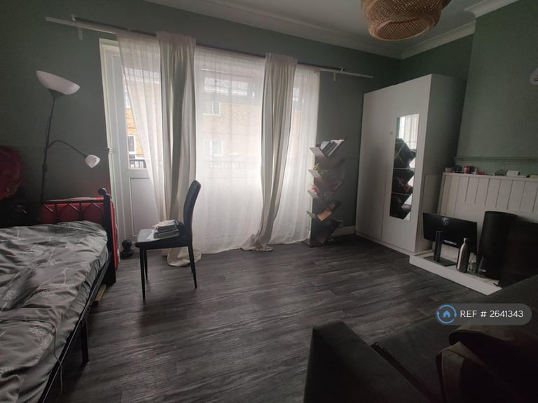 2 bedroom flat in Kerbey Street, London, E14 (2 bed) (#2641343)