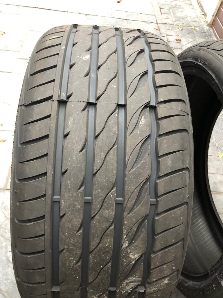 2 x 255/35/20 Tyres 