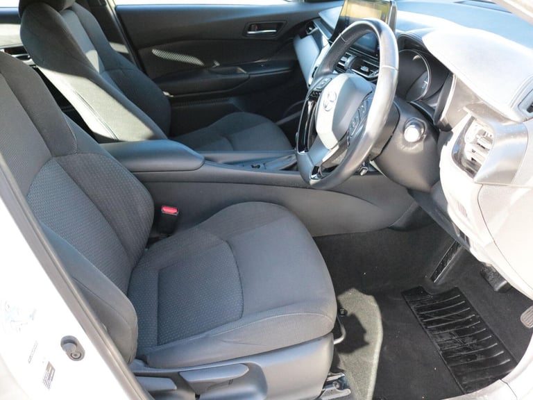 2017 Toyota C-HR 1.8 VVT-h Icon SUV 5dr Petrol Hybrid CVT Euro 6 (s/s) (122 ps) HATCHBACK Petrol/...