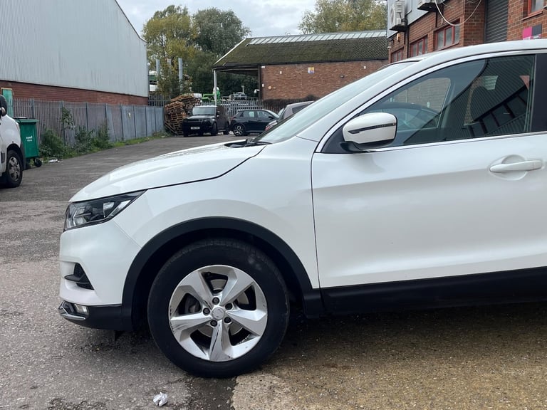 2017 Nissan Qashqai 1.2 DIG-T Acenta XTRON Euro 6 (s/s) 5dr HATCHBACK Petrol Automatic