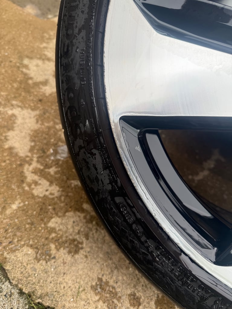Genuine Volkswagen Golf GTI alloys and tyres