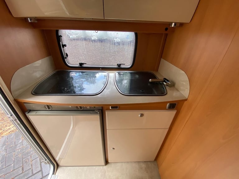 TRIGANO SILVER 310 TDL - 2015 - 2 BERTH - POP TOP - HEATING & HOT WATER - VGC 