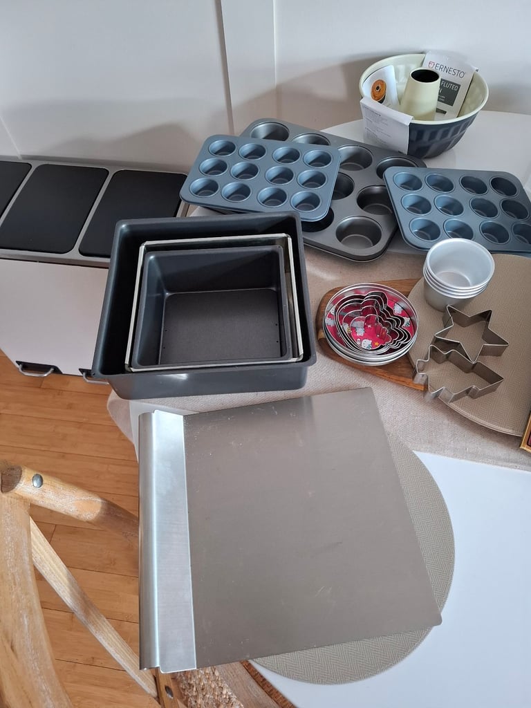 image for Baking tins bundle
