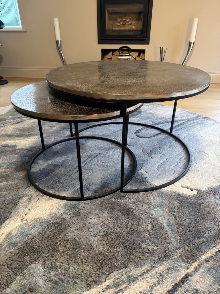 Set of 2 coffee tables