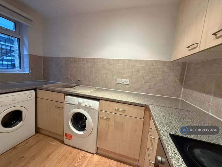 2 bedroom flat in Honey Yard, London, SE22 (2 bed) (#2668486)