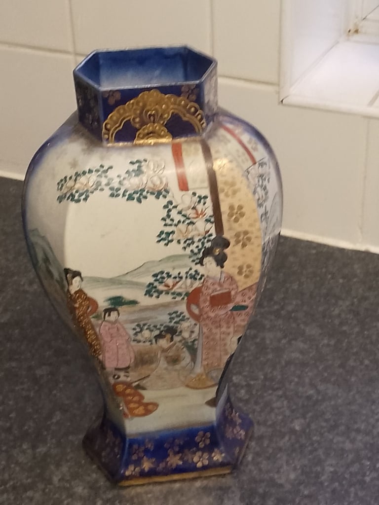 image for BEAUTIFUL SATSUMA WARE JAPANESE VASE MEIJI PERIOD. EARLY 1900S . 