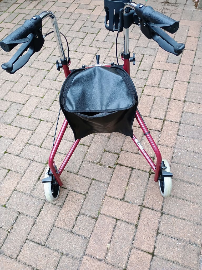 3 wheel walking aid. 
