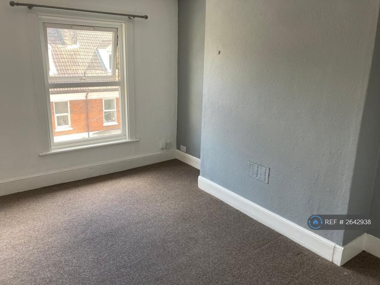 2 bedroom flat in Templar Street, Dover, CT17 (2 bed) (#2642938)