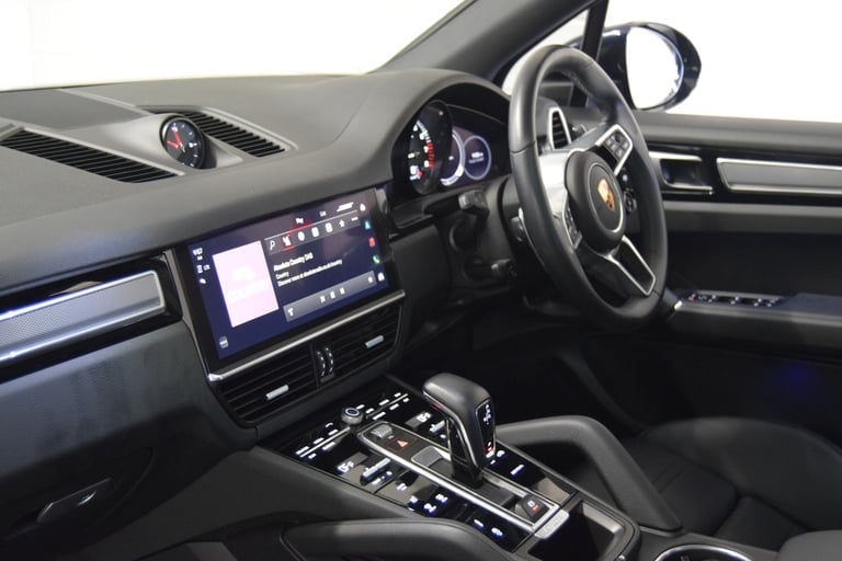 PORSCHE CAYENNE 3.0 V6 E-Hybrid 17.9kWh Platinum Edition 2022
