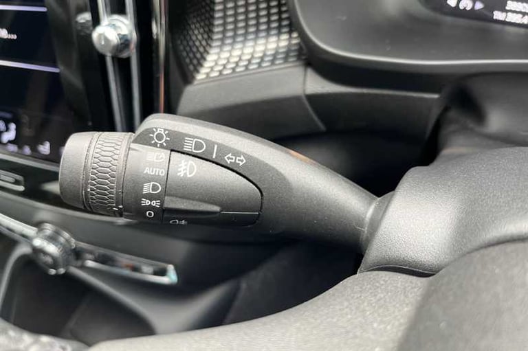 2021 Volvo XC40 2.0 B4 MHEV R-Design SUV 5dr Petrol Hybrid Auto Euro 6 (s/s) (197 ps) SUV Hybrid ...