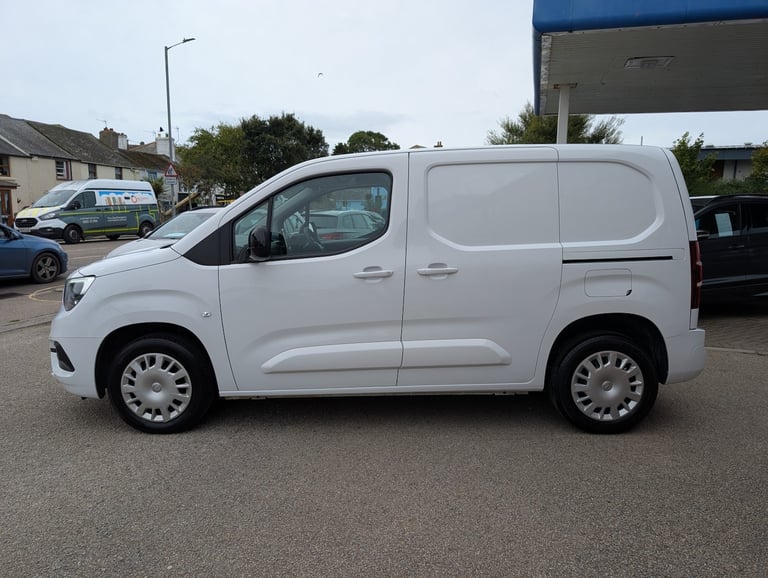 VAUXHALL COMBO 1.5 Turbo D 2300 Pro *high Spec Van* 2023
