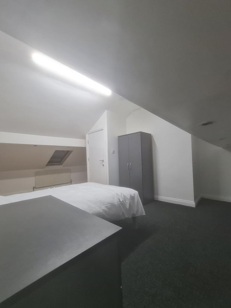 Supported accommodation Large Rooms to let B11
